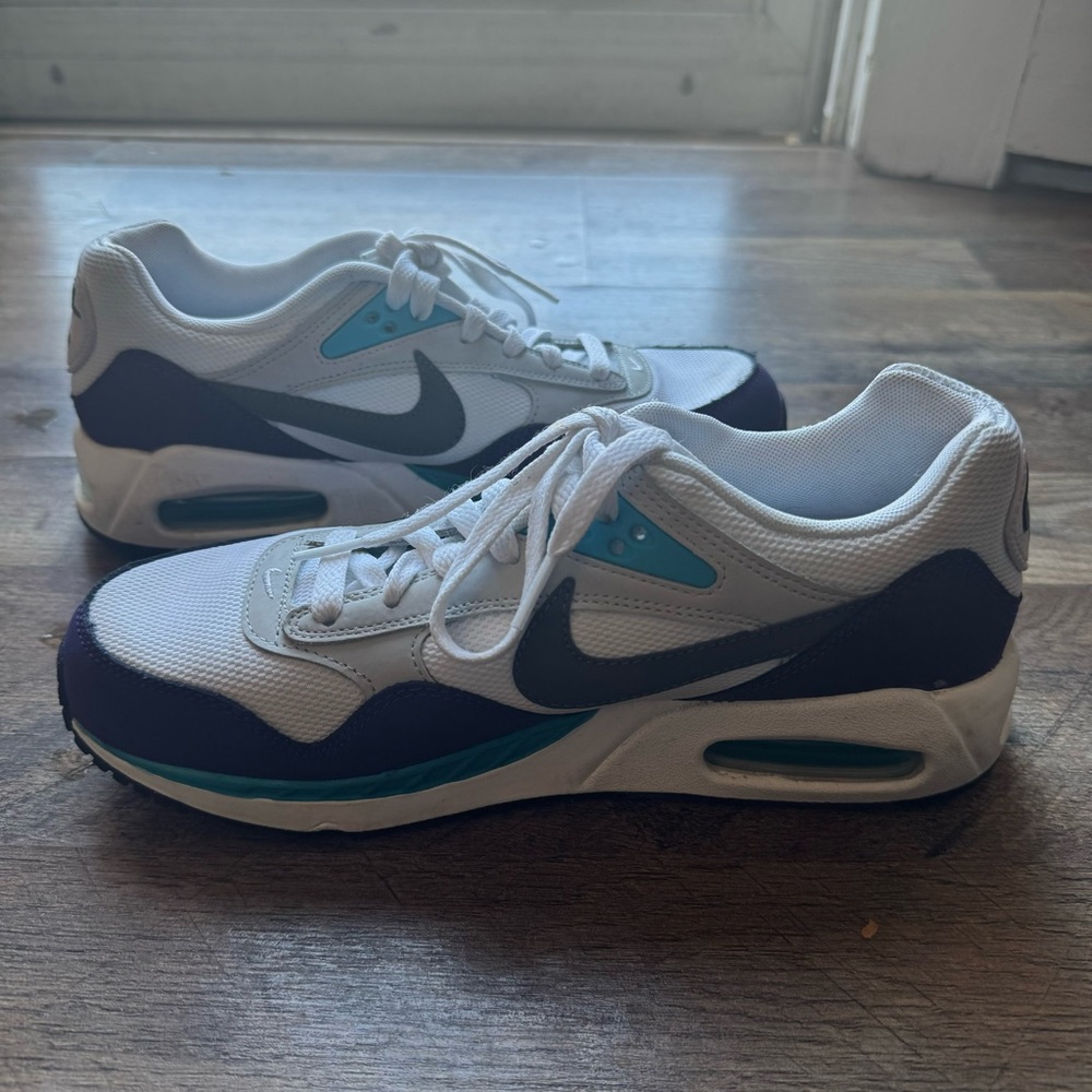 Women’s Nike air max correlate